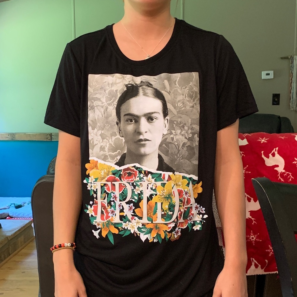 Frida kahlo black tee